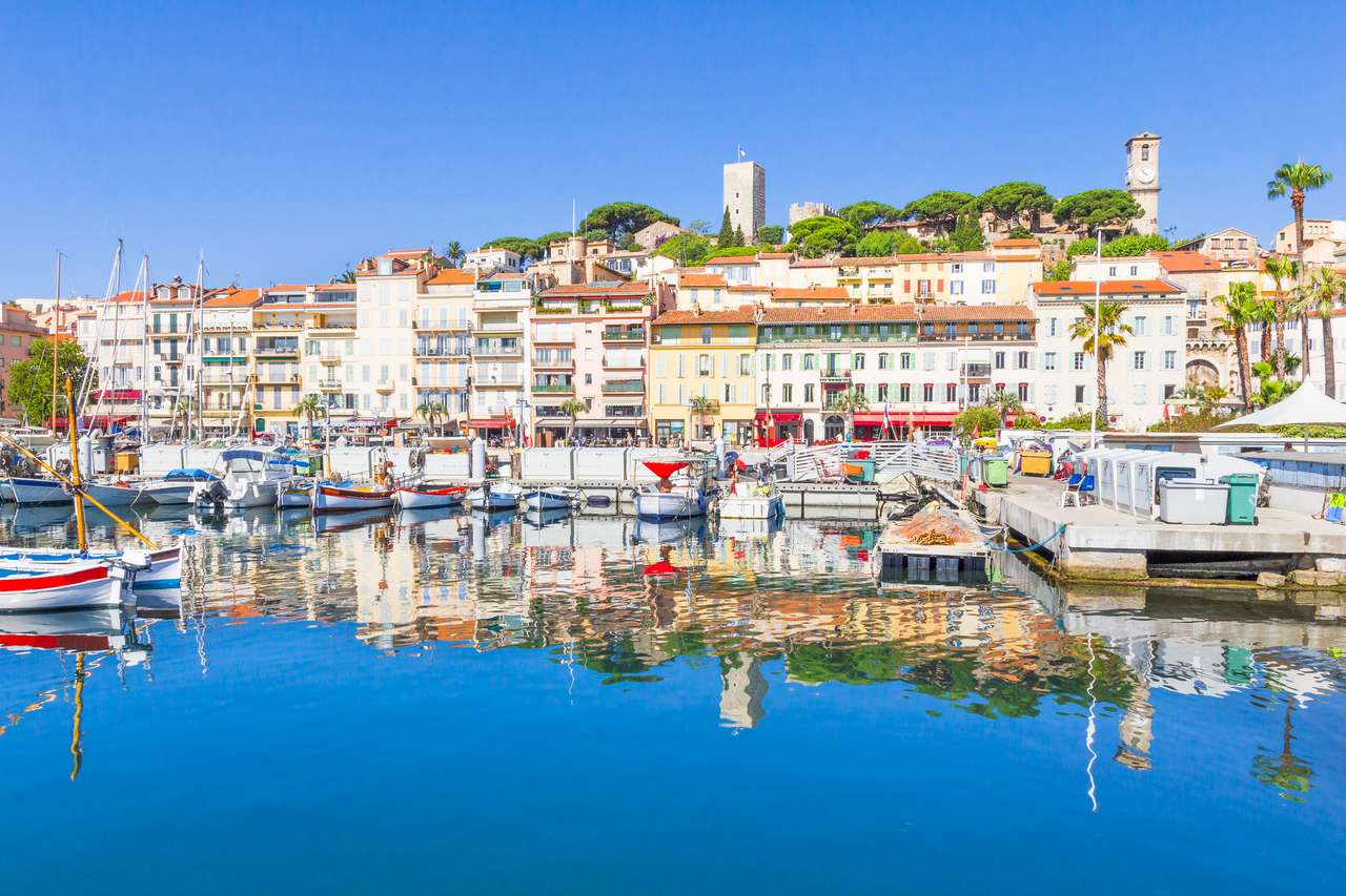 Utsikt över den gamla hamnen i Cannes, Frankrike Pussel online