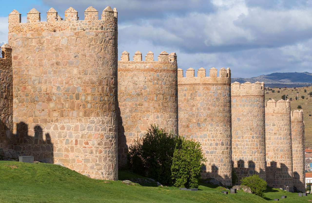 Antigua fortificación de Ávila, Castilla y León, España rompecabezas en línea