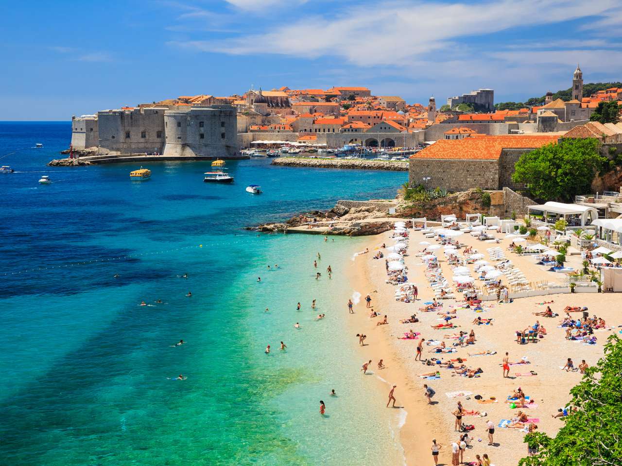 Gamla stan fästning & strand, Dubrovnik Kroatien Pussel online