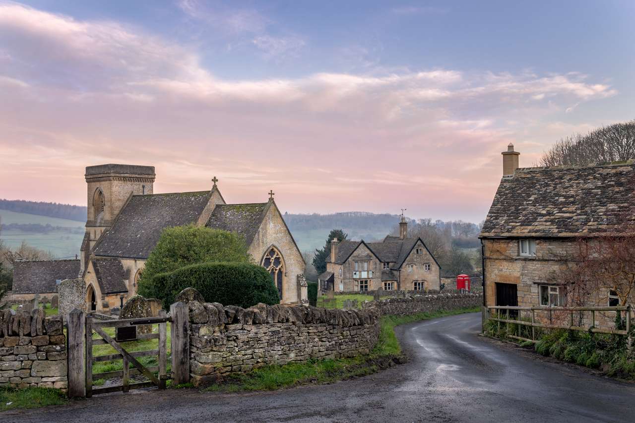 Snowshill-Kirche in den Cotswolds Online-Puzzle