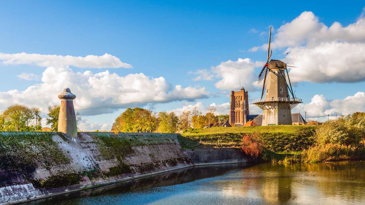 Orașul fortăreață olandez Woudrichem jigsaw puzzle online