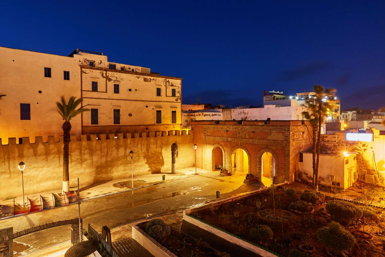 Old Street la sera dopo la pioggia, Essaouira, Marocco puzzle online