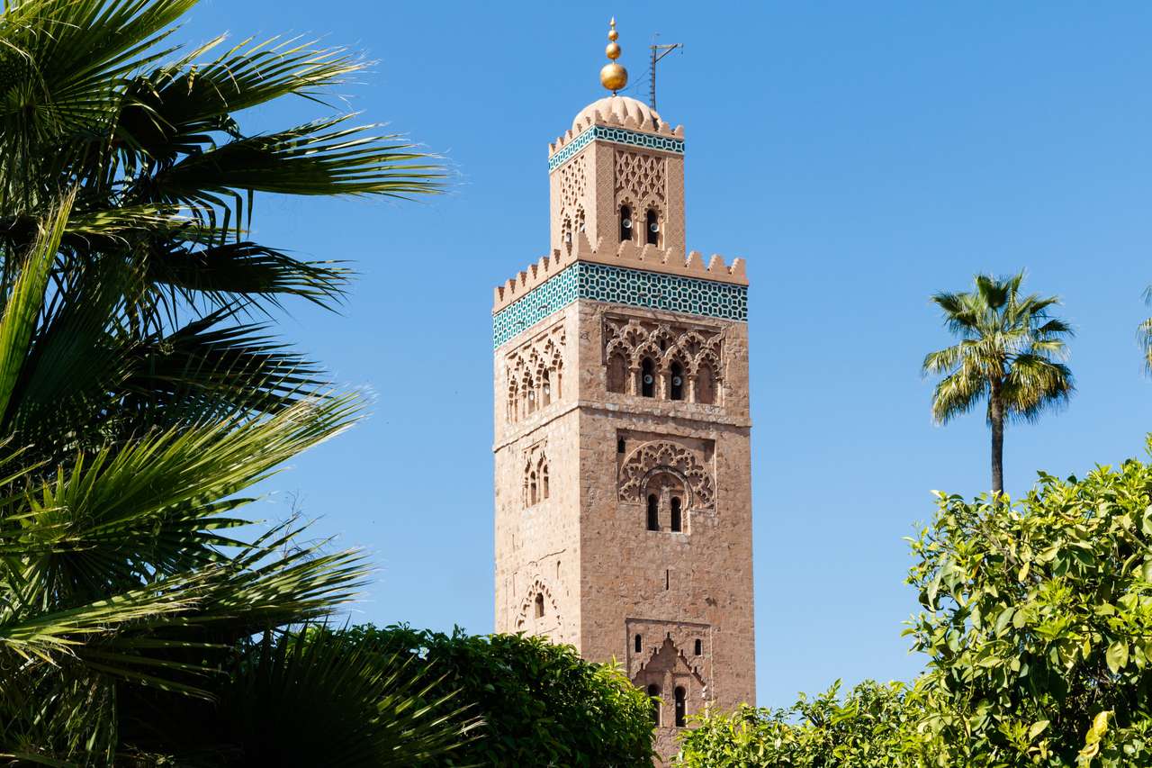 Tour de minaret de mosquée de Kasbah à Marrakech puzzle en ligne