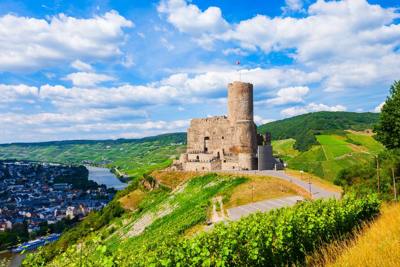 Ruínas do castelo Landshut em Bernkastel Kues puzzle online