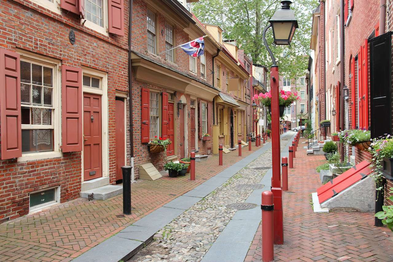 Old Philadelphia city. Elfreth's Alley district jigsaw puzzle online