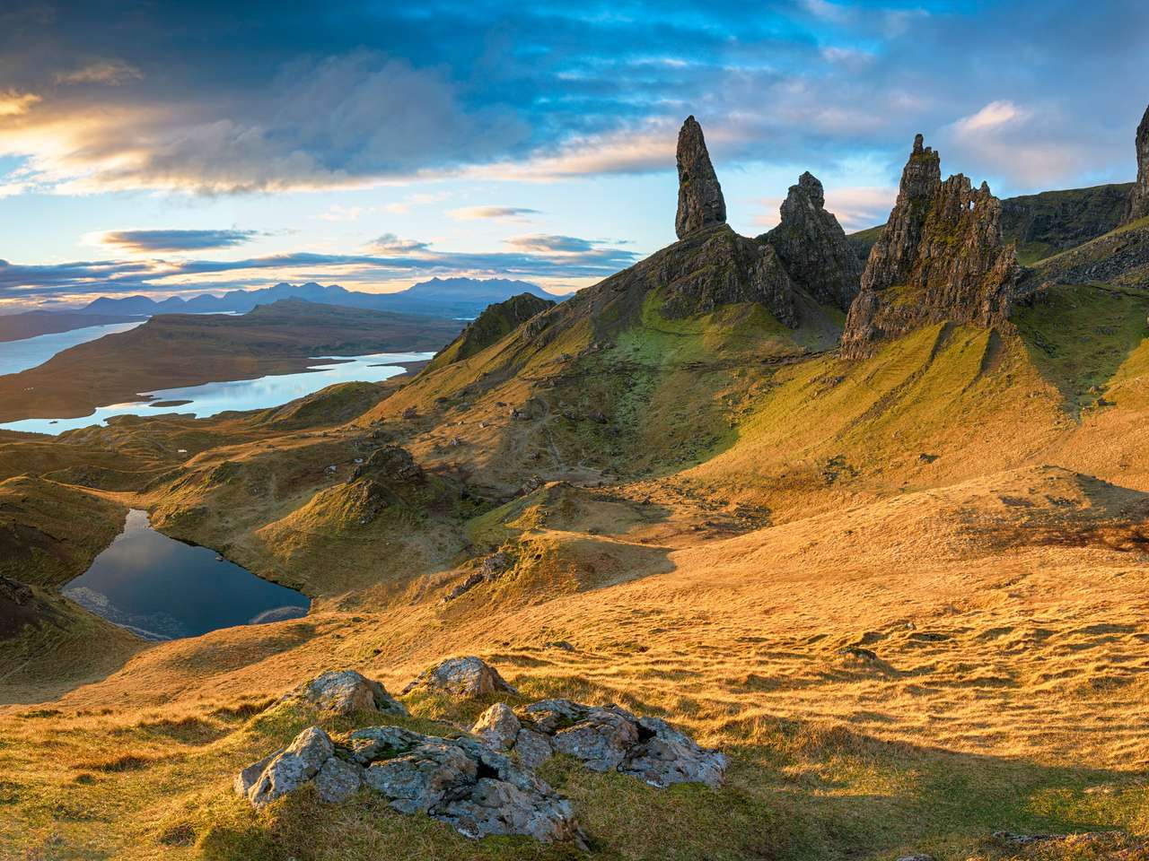 Stunning sunrise over the Old Man of Storr rock online puzzle
