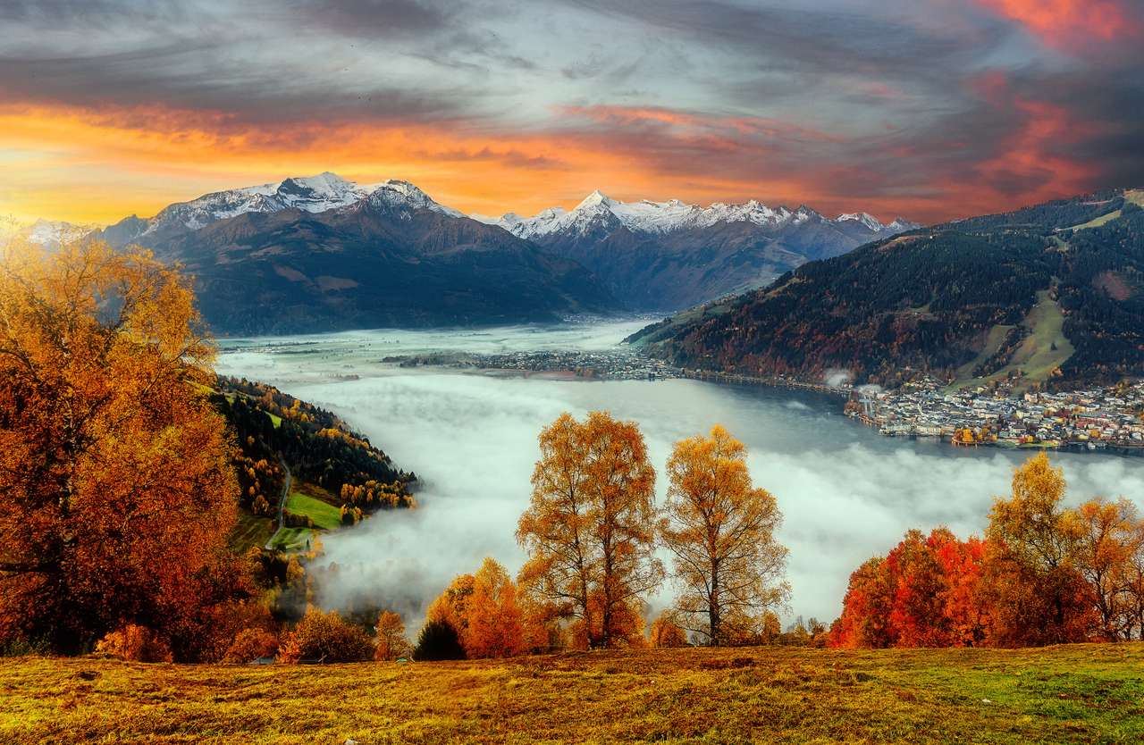 Lago na montanha de conto de fadas nos Alpes austríacos quebra-cabeças online