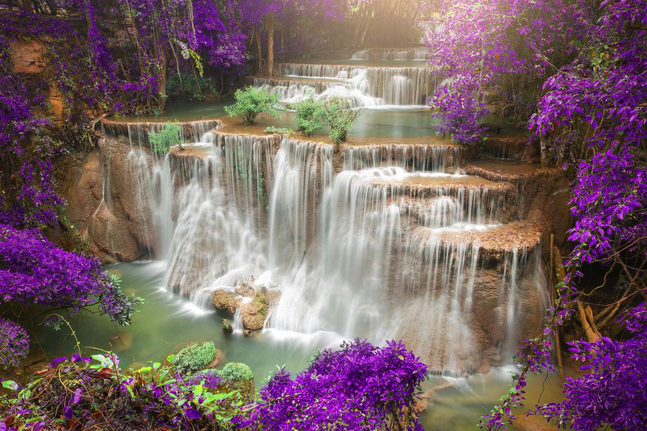 Глибокий лісовий водоспад, Канчанабурі, Таїланд пазл онлайн