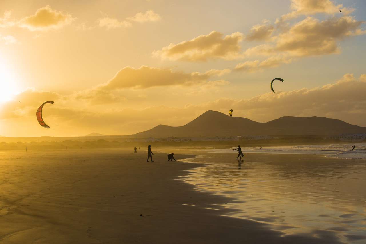Famara strand vid solnedgången, Lanzarote, Kanarieöarna Pussel online
