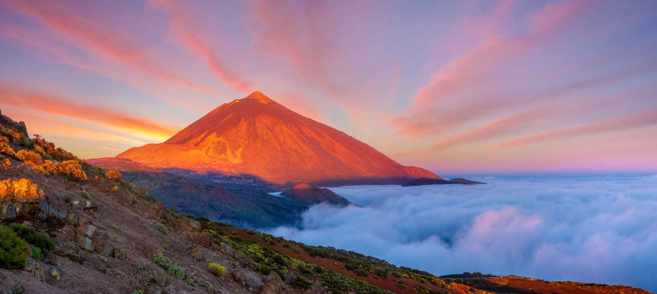 Teide vulkán Tenerifén a felkelő nap fényében kirakós online