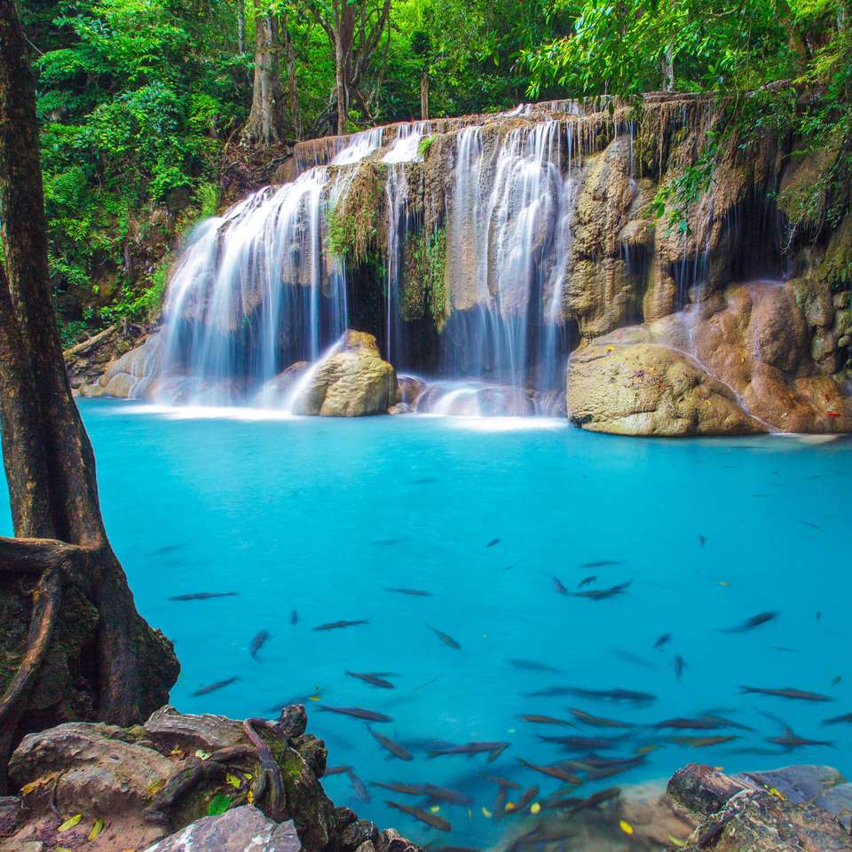 Глубокий лес водопад Эраван онлайн-пазл