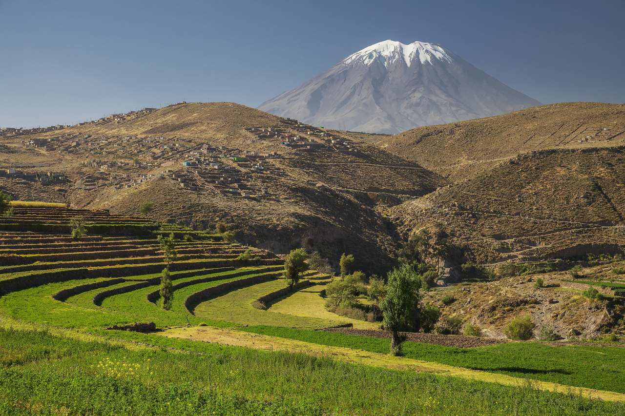 Сады инков и вулкан Мисти, Арекипа, Перу пазл онлайн