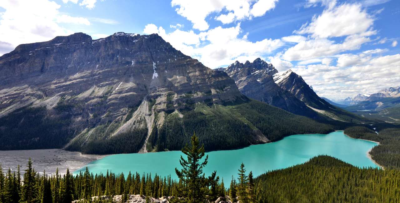 Озеро Пейто в Скелястих горах Канади онлайн пазл