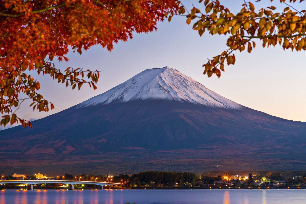 Планината Фуджи през есенния сезон. онлайн пъзел
