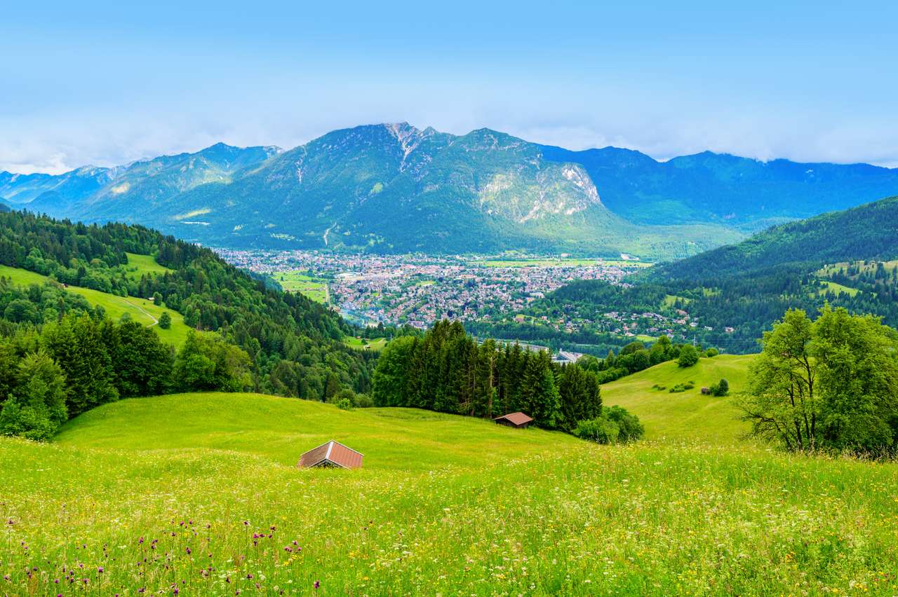 Vista do topo da montanha Eckbauer para os Alpes quebra-cabeças online