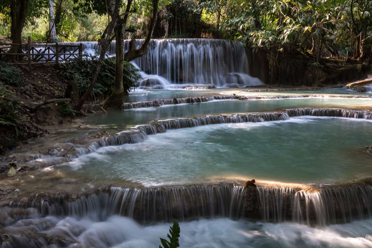 Водоспад Тат Куанг Сі поблизу Луангпхабанга, Лаос онлайн пазл
