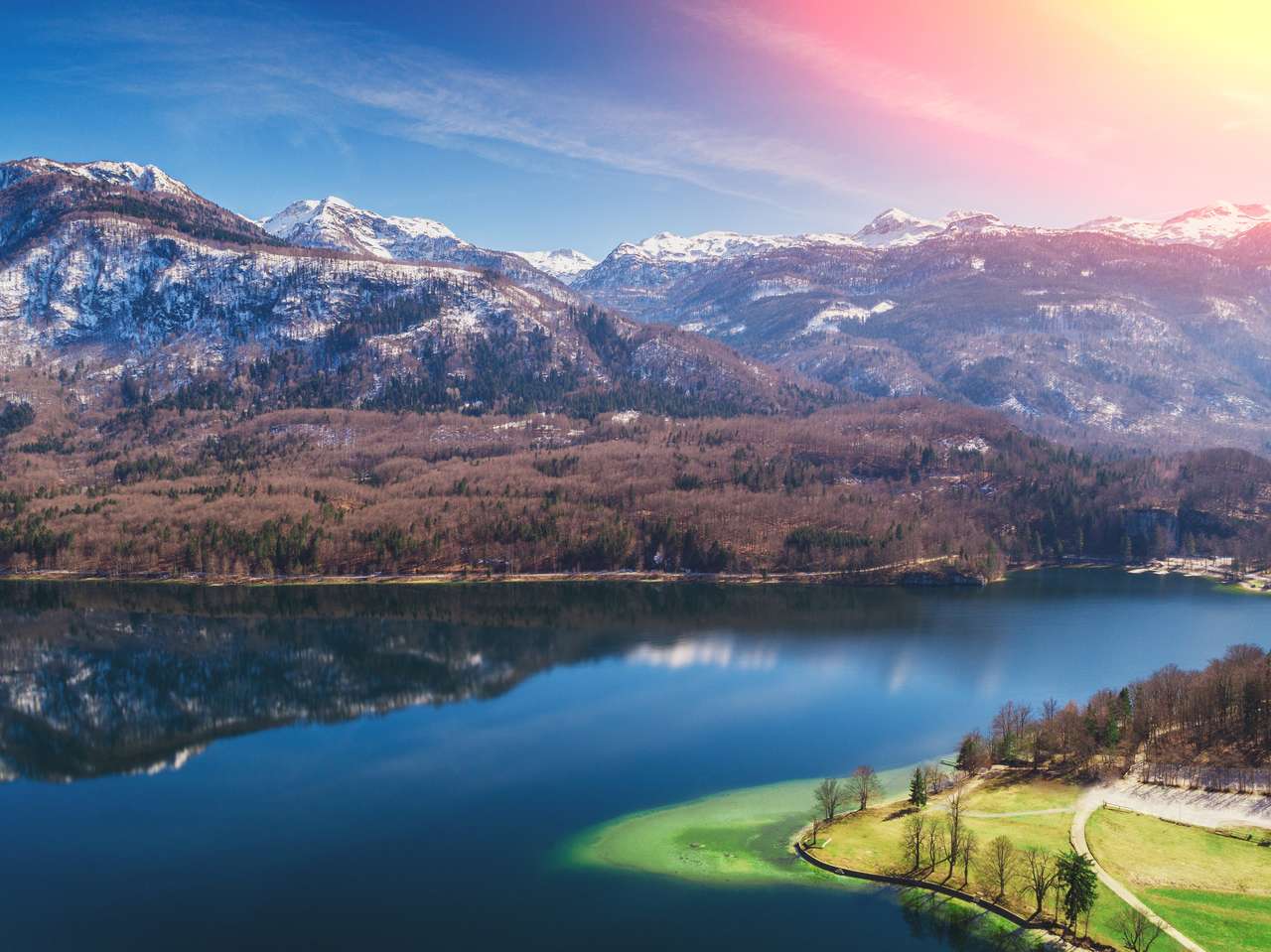 Бохинско езеро в началото на пролетта онлайн пъзел