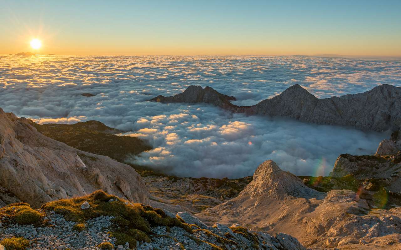 Látványos reggeli hegyi panoráma kirakós online