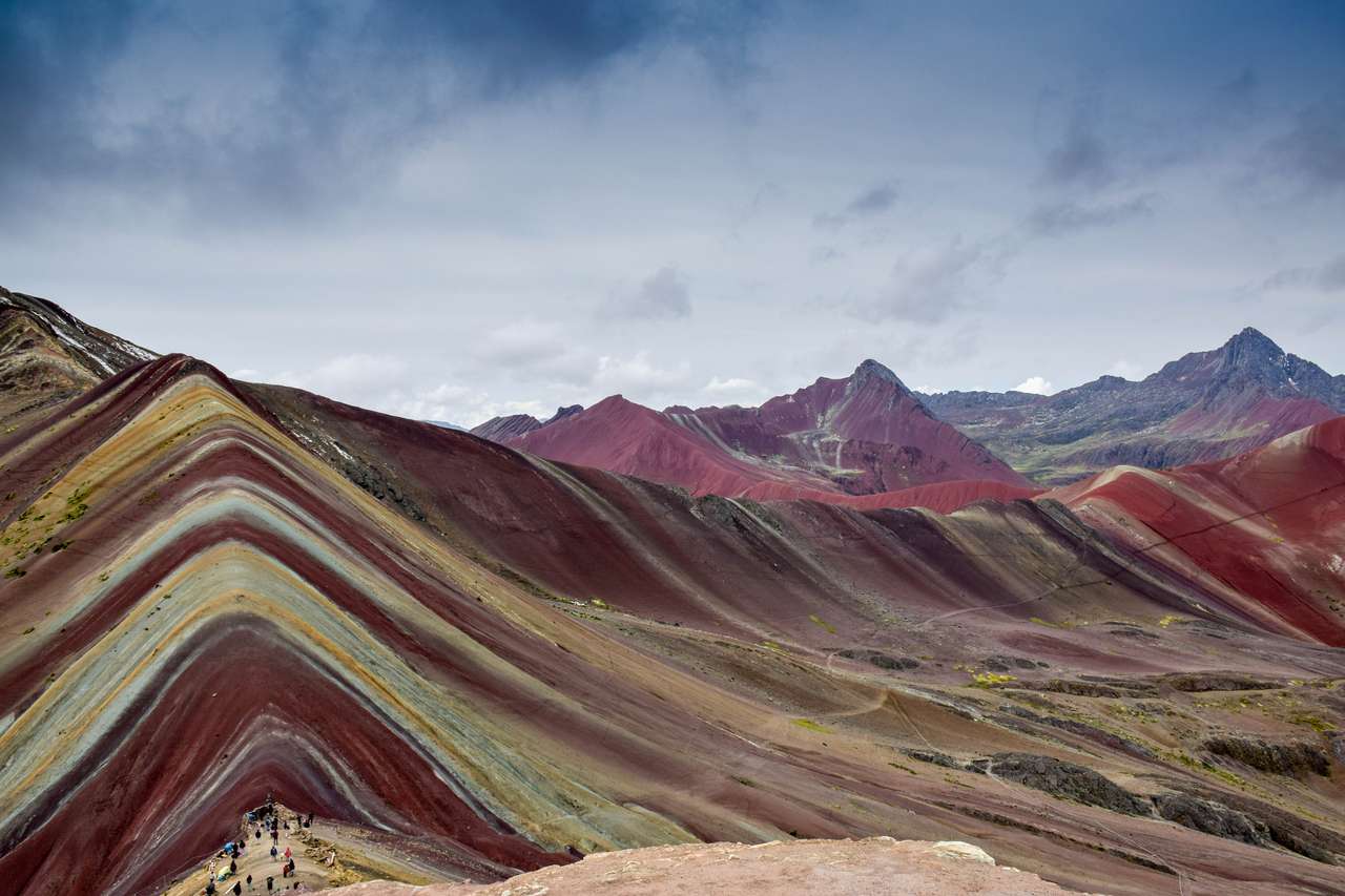 surreale catena montuosa arcobaleno di Cusco, Perù puzzle online