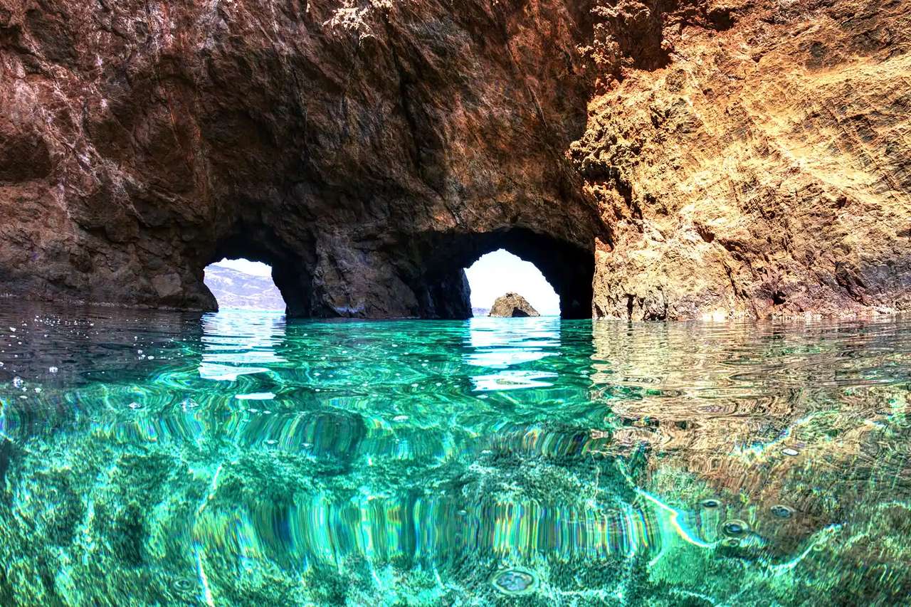 Isla griega Mykonos Cuevas Tragonisi rompecabezas en línea