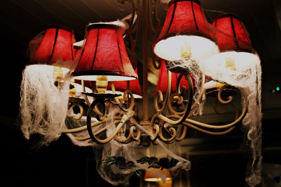lampadario uplight rosso e marrone puzzle online