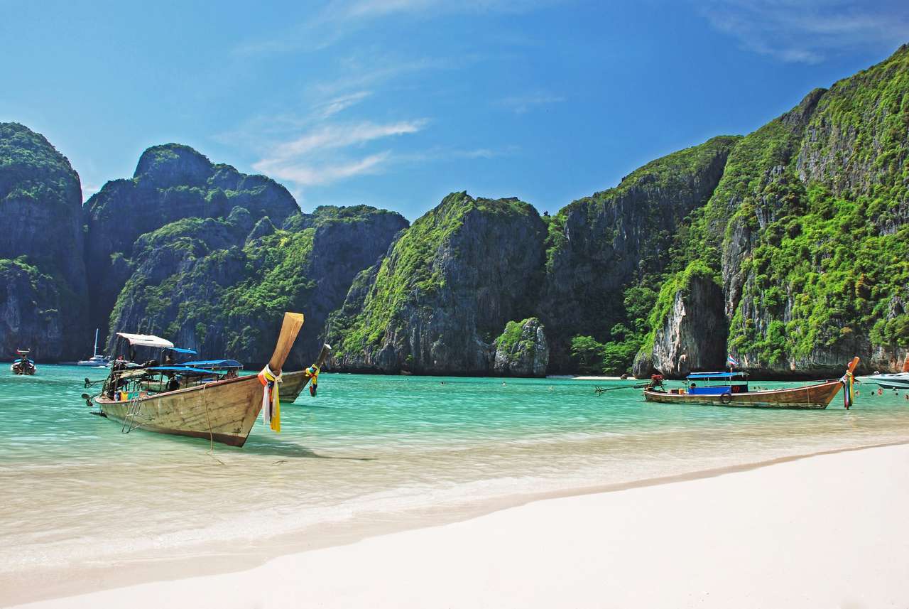 Tropisk strand på ön Koh Phi Phi, Thailand pussel på nätet