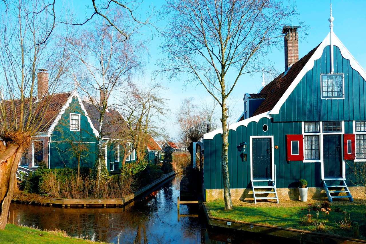Παραδοσιακά ξύλινα σπίτια στο Άμστερνταμ παζλ online