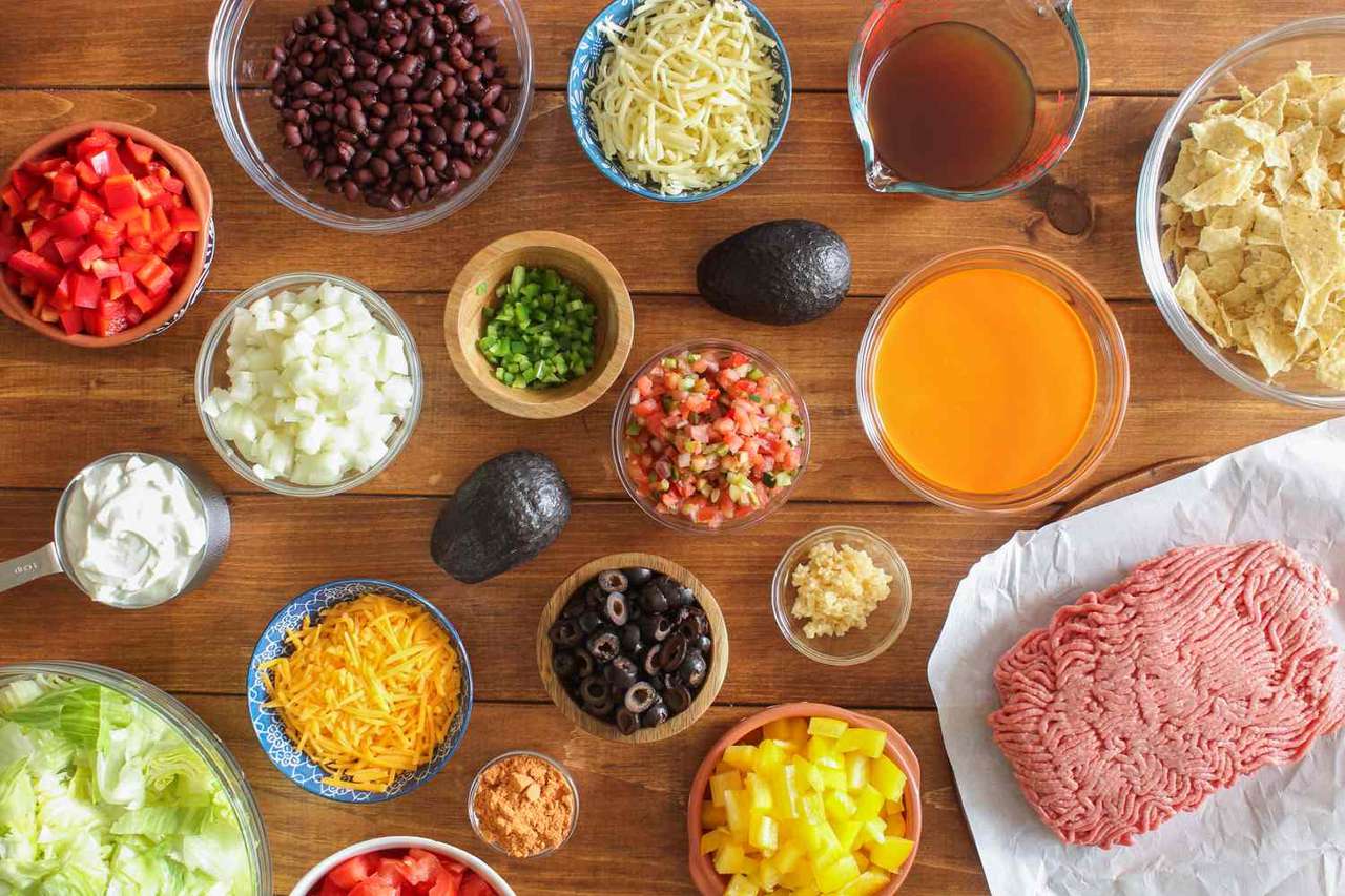 Ingredience na hovězí taco salát skládačky online