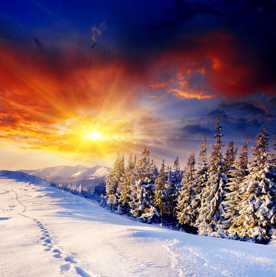 Majestätisk solnedgång i vinterbergslandskapet Pussel online