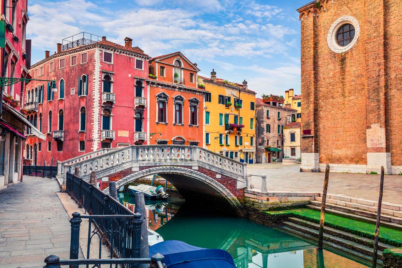 Όμορφη ανοιξιάτικη θέα της Βενετίας online παζλ