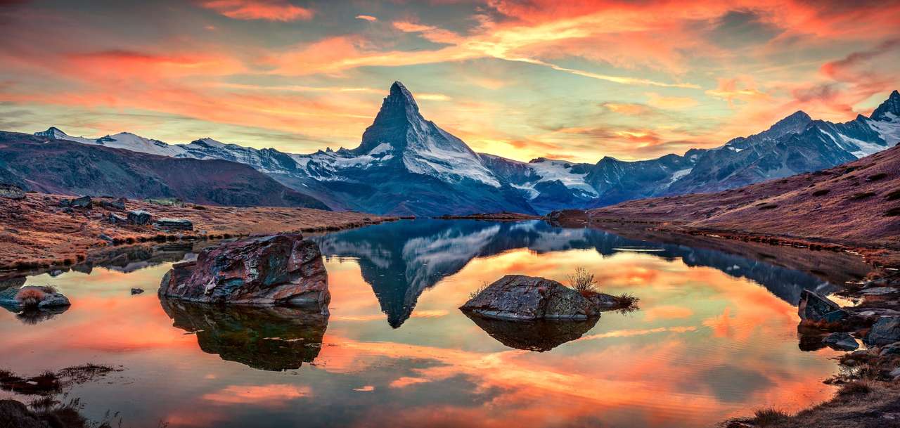 Lago Stellisee com pico Matterhorn / Cervino quebra-cabeças online