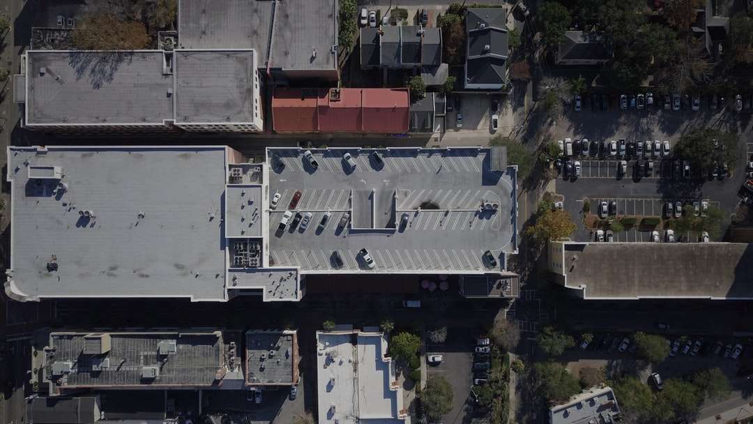 fotografiere aeriană a clădirilor orașului puzzle online