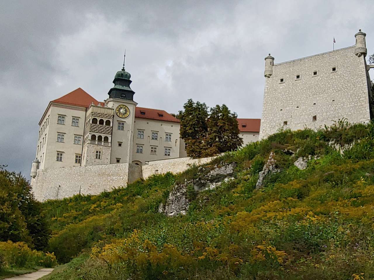 El castillo en Pieskowa Skała rompecabezas en línea