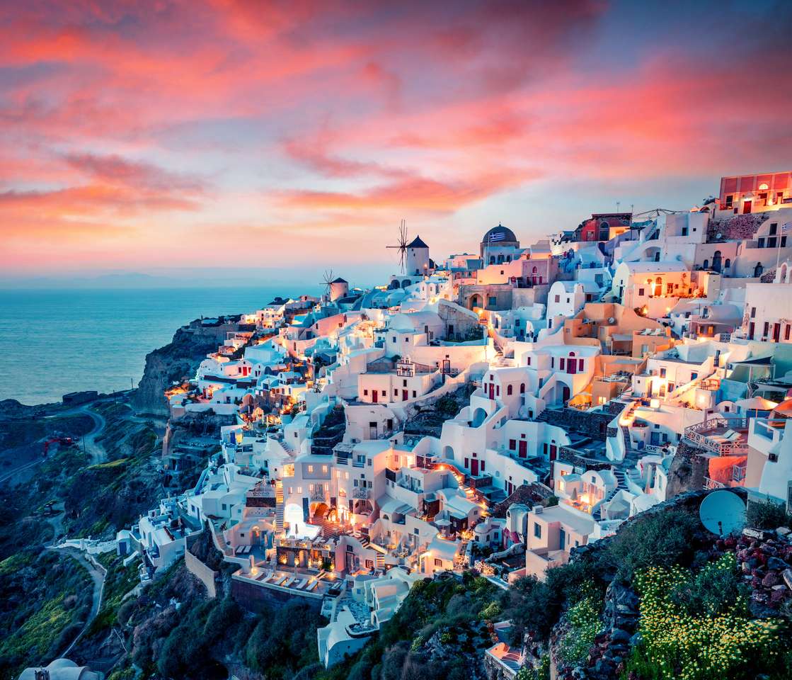 Впечатляваща вечерна гледка към остров Санторини онлайн пъзел