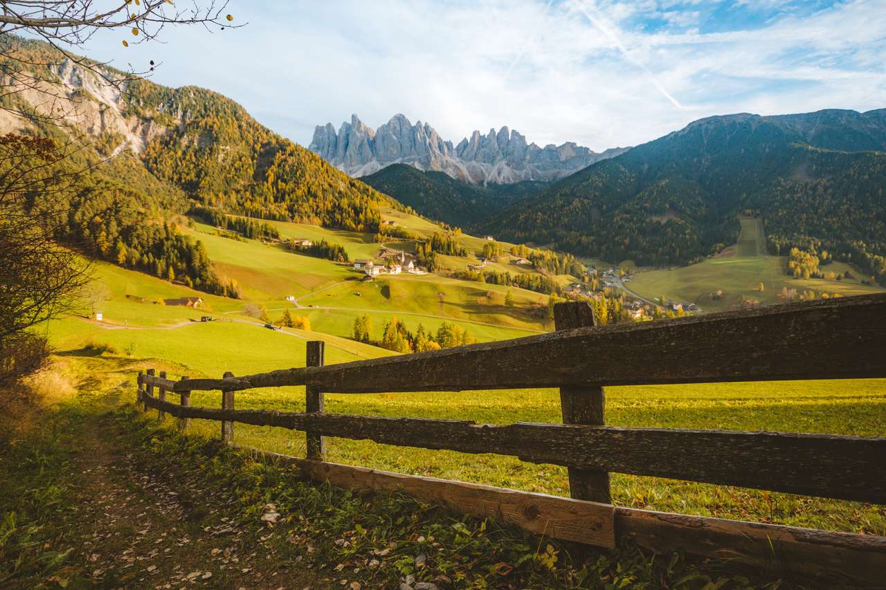 idílico paisaje de montaña en los Dolomitas rompecabezas en línea