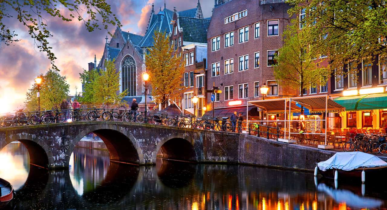 Квартал красных фонарей в Амстердаме пазл онлайн