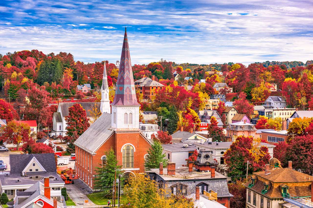 Ορίζοντας της πόλης του Μονπελιέ, Βερμόντ, ΗΠΑ το φθινόπωρο. online παζλ