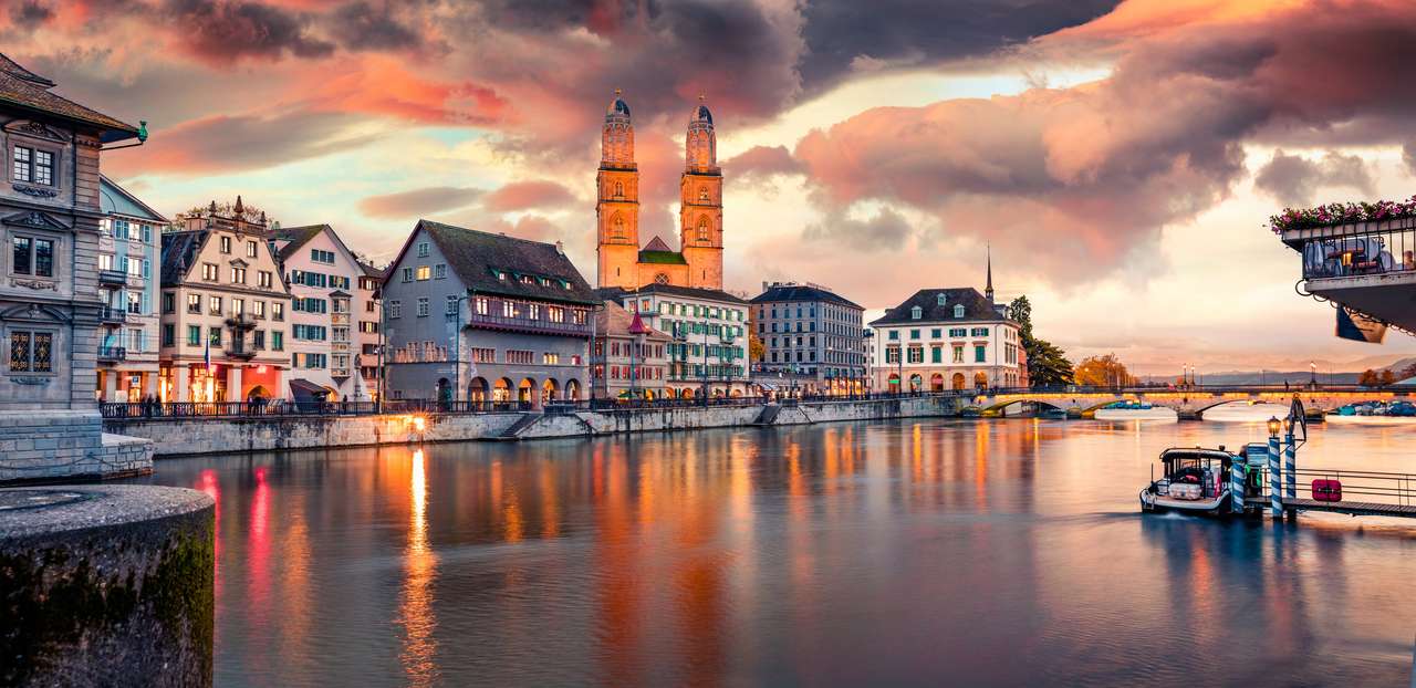 Colorful evening view of Grossmunster Church online puzzle