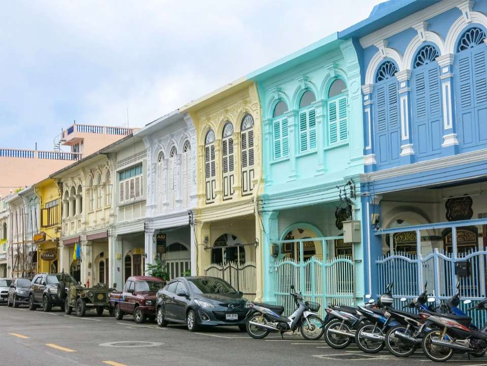 Case in una città dell'isola di Phuket puzzle online