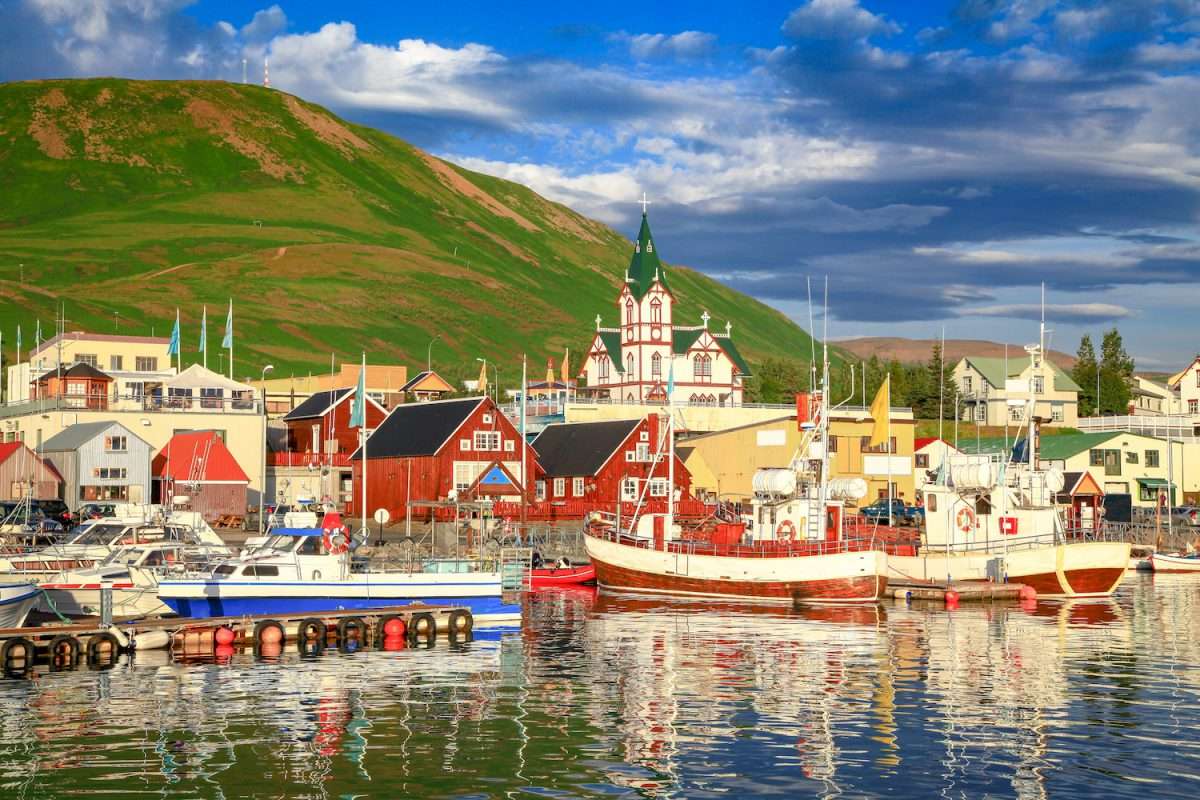 Μια πόλη στην ακτή της Ισλανδίας online παζλ