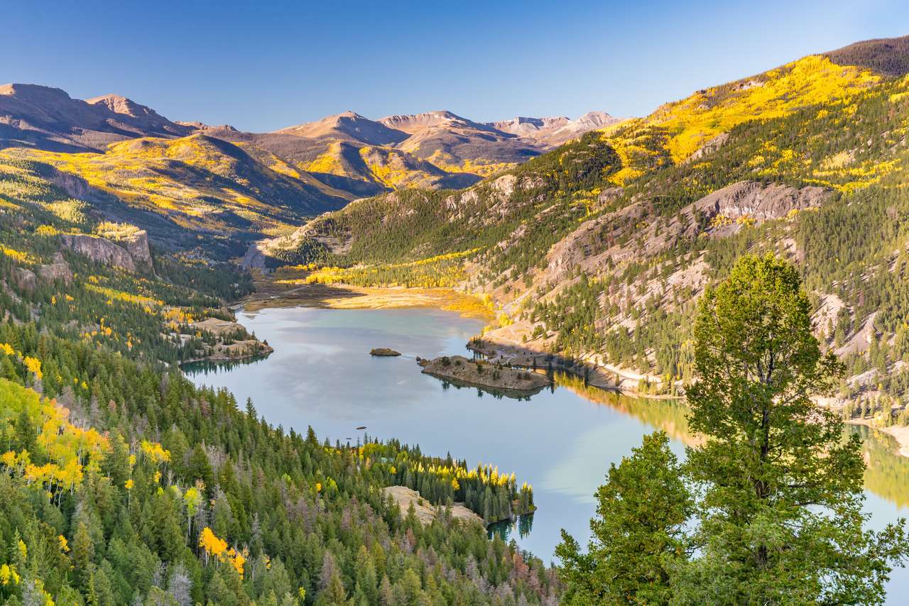 Lago San Cristobal nas Montanhas Rochosas puzzle online