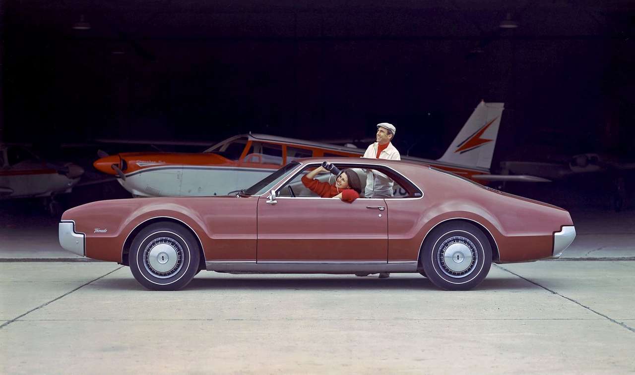 1967 Oldsmobile Toronado quebra-cabeças online