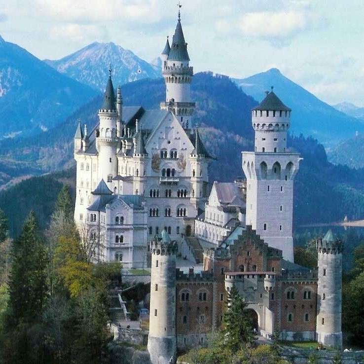 Castle in a forest in Bavaria online puzzle