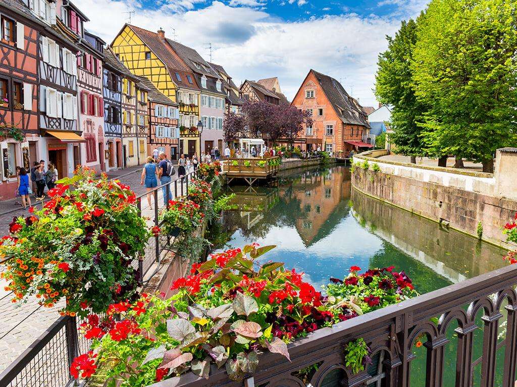 Orașul Colmar, canal cu un pod jigsaw puzzle online