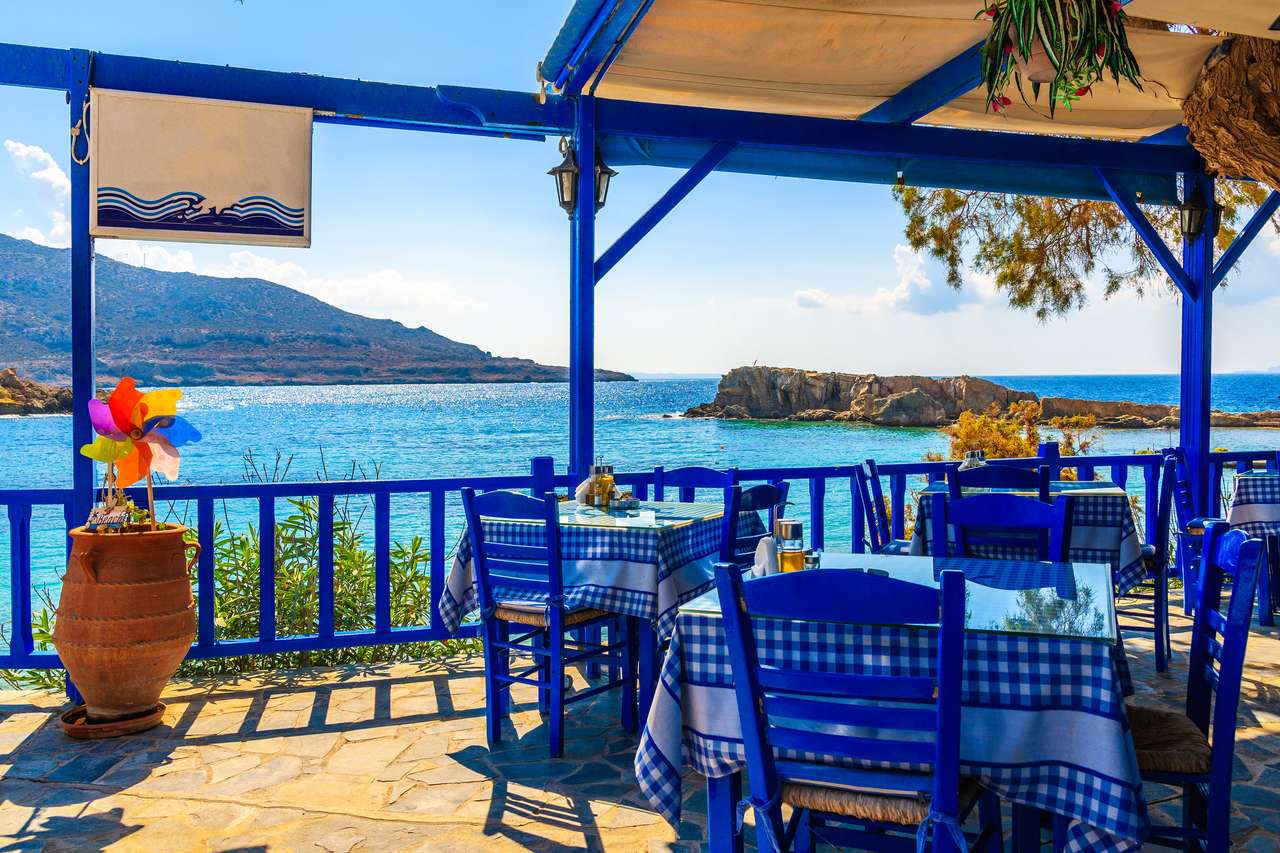 Terraza en taberna tradicional griega rompecabezas en línea