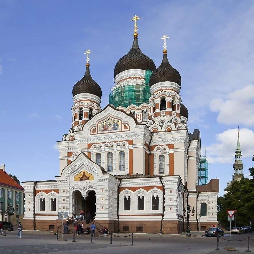 Большой собор в центре Таллинна онлайн-пазл