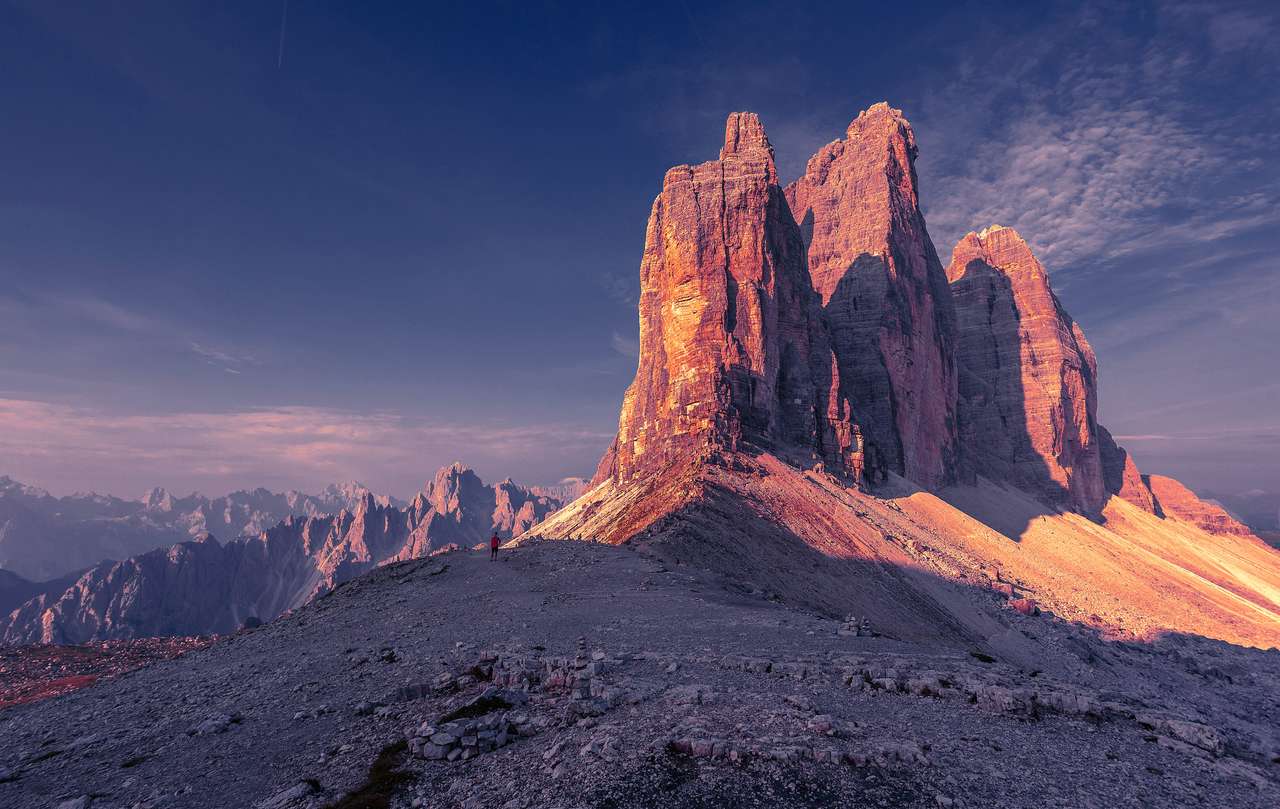Потрясающие альпийские высокогорья во время восхода солнца пазл онлайн