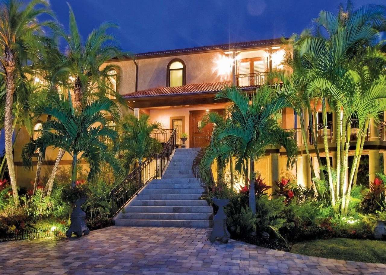House in the Tropics in the evening jigsaw puzzle online