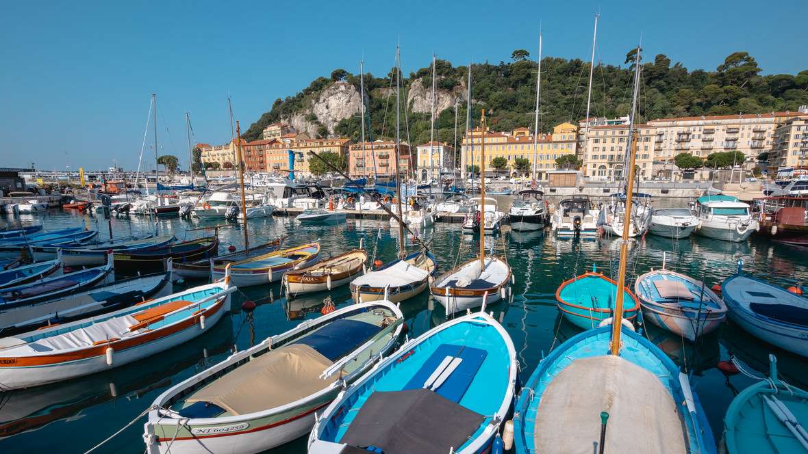 Лодки в старото пристанище на Ница онлайн пъзел