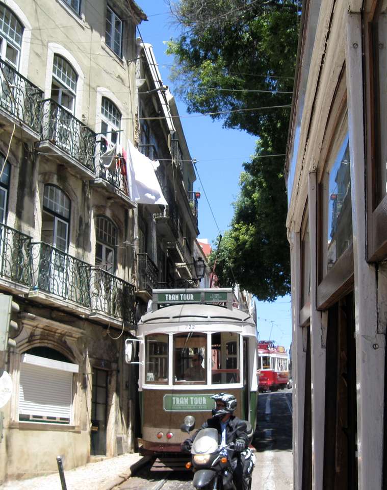 переулок в лиссабоне онлайн-пазл